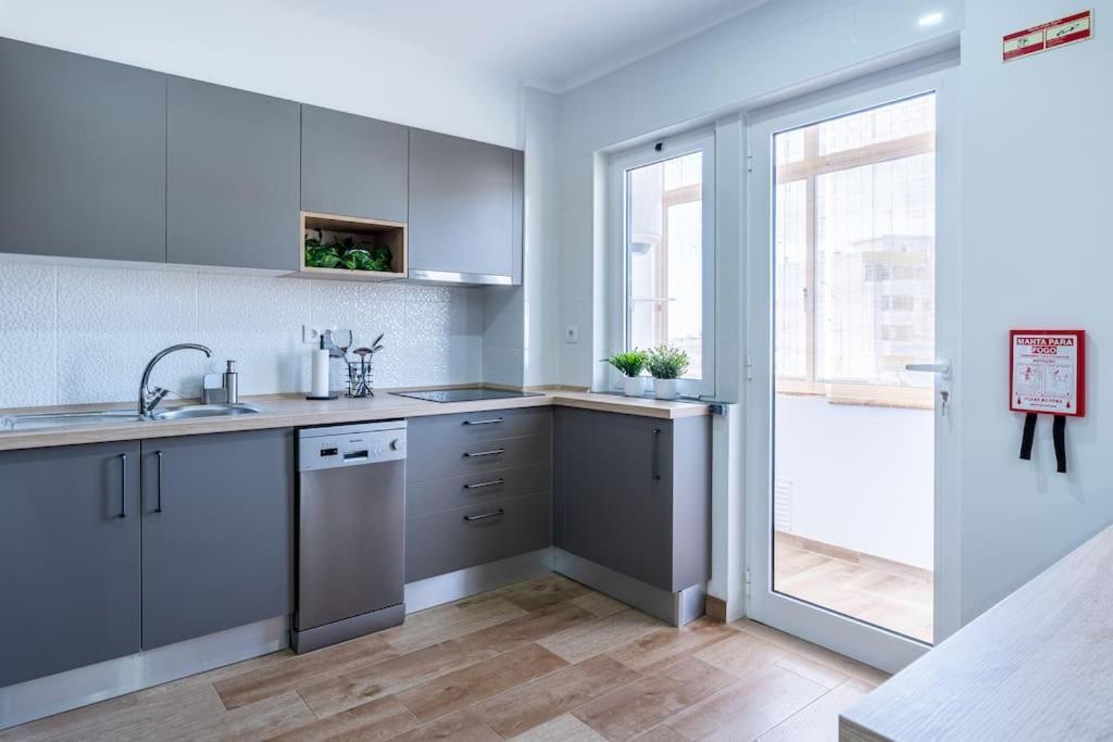 Faro Center With Ac & Wifi Apartment Екстериор снимка